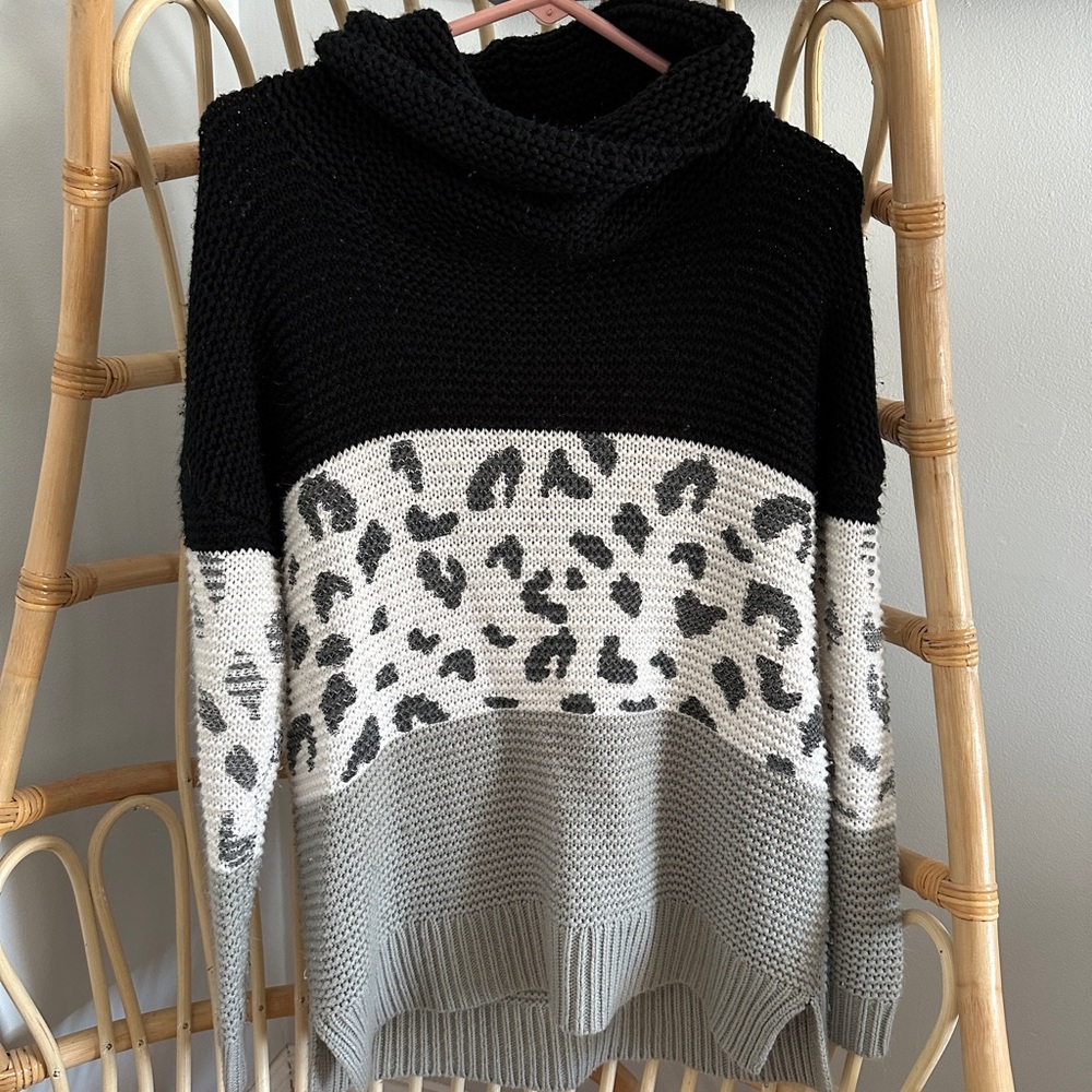 Chic Leopard Print Sweater